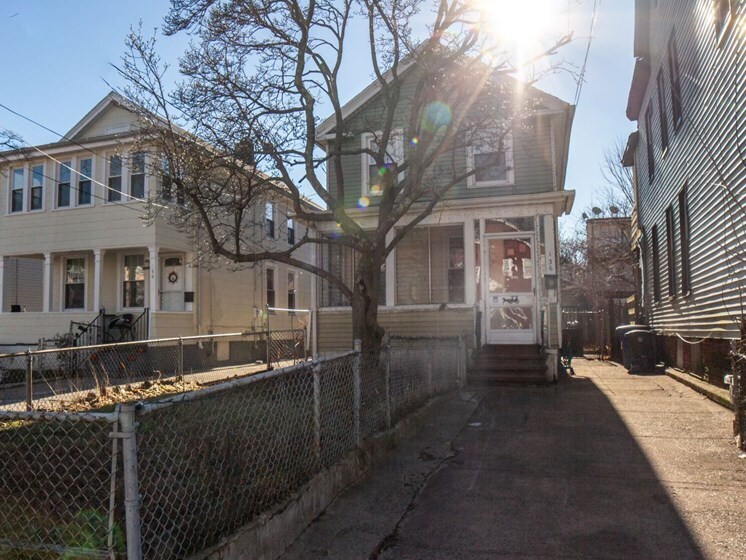 Primary Photo - 136 Portsea St