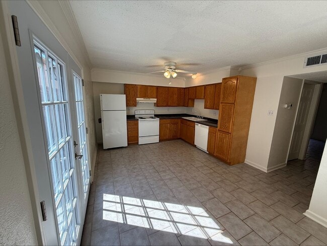 Building Photo - 4101 Delaware Ave