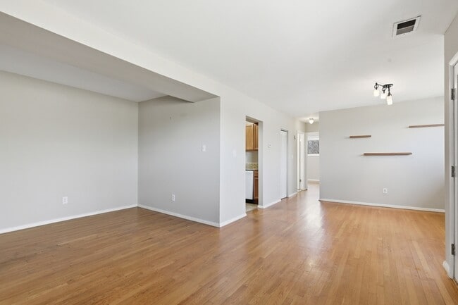 Building Photo - 521 Epsom Rd