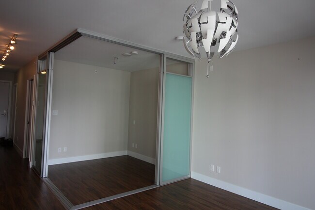 Photo du bâtiment - 619-159 West 2nd Avenue