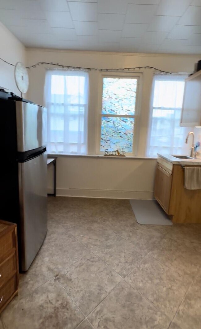 Foto del edificio - 300-302 Bell Ave - 2B