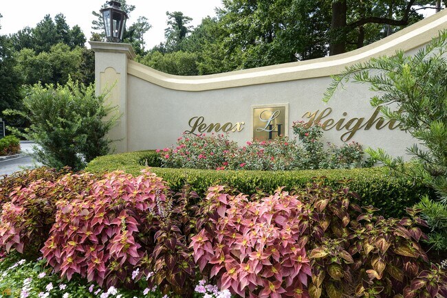 Building Photo - 1202 Pine Heights Dr NE