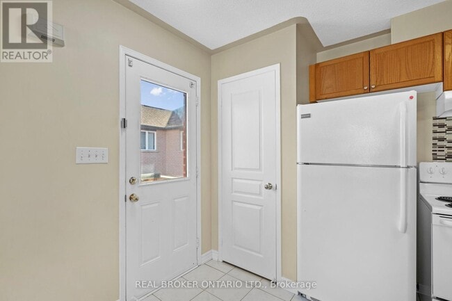 Building Photo - 496 White's Hill Ave