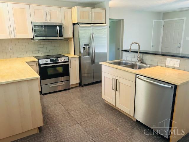 Foto del edificio - 1646 Raglan St