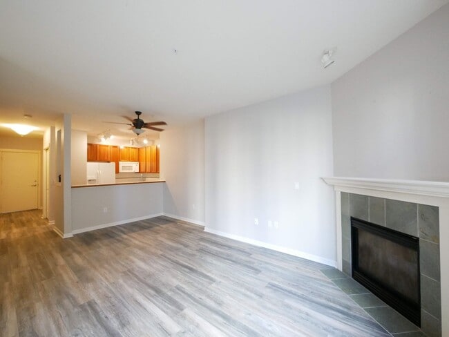 Building Photo - 1Bed 1Bath DT Kirkland Condo Available for Rent!
