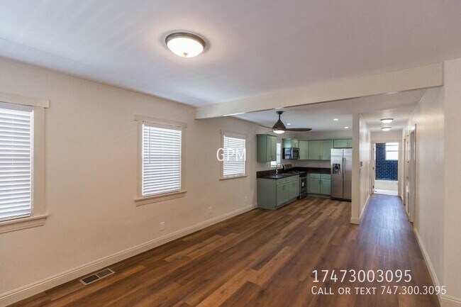 Building Photo - 2BR w/ Private Patio!