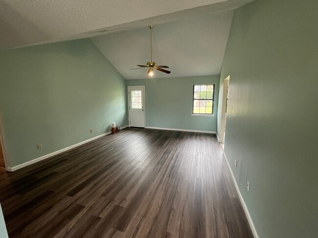 Foto del edificio - 907 Primrose Ln