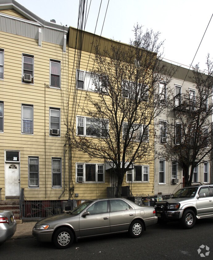 Primary Photo - 126 St Pauls Ave