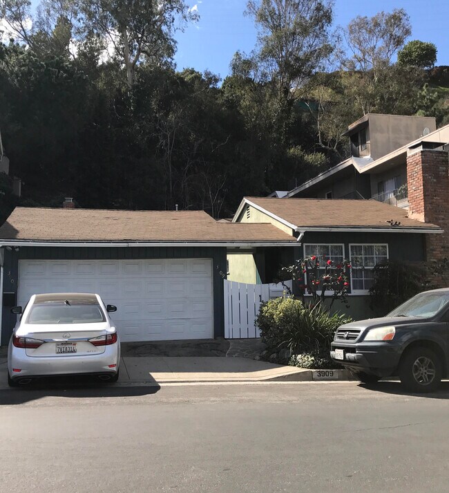 Building Photo - 3909 Vineland Ave