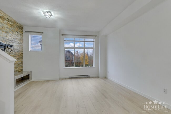 Building Photo - Stunning 4-Bed, 3-Bath Townhouse in Westerleigh — Modern, Spacious & Family Friendly