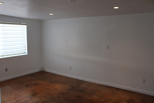 Foto del edificio - Three Bedroom Home Available Now!
