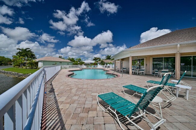 Building Photo - ** 2 Bed/ 2Bath ~ Single Family Home Near ...