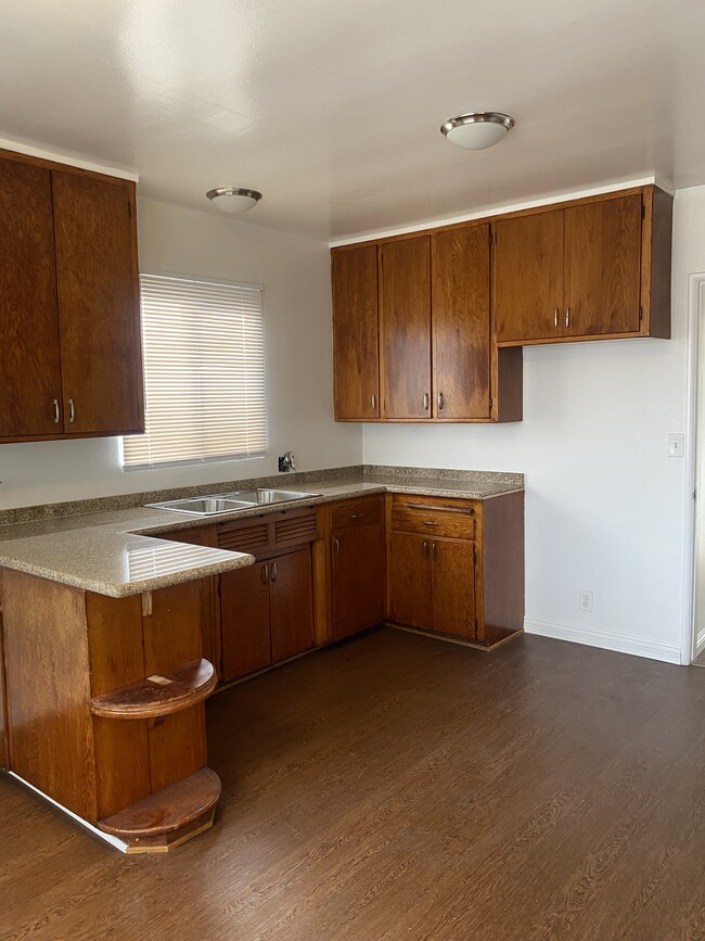 Building Photo - 4380 W 136th St