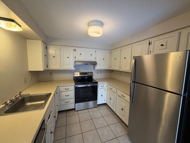 Foto del edificio - 9-11 Oakview Dr