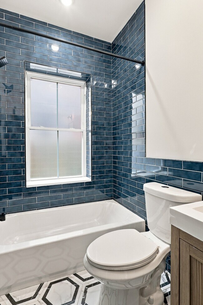 Building Photo - 2434 N 33rd St