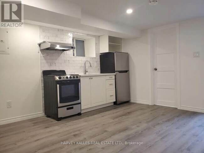 Photo du bâtiment - 1300 Lansdowne Ave