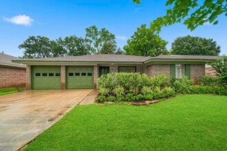Building Photo - 10658 Northbrook Dr