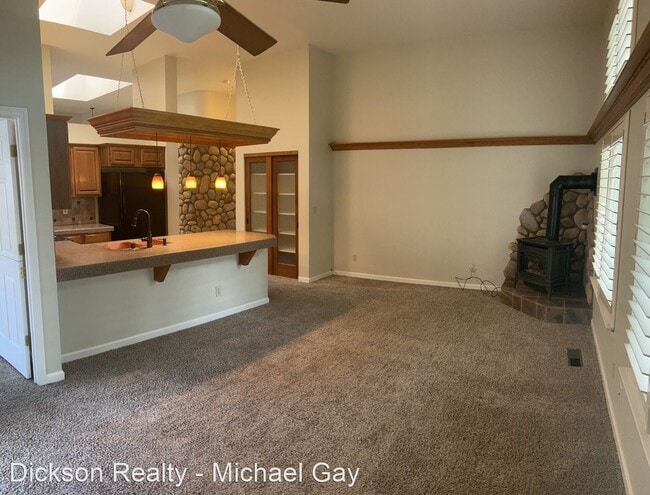 Building Photo - 3 br, 2 bath House - 3336 Spring Creek Circle