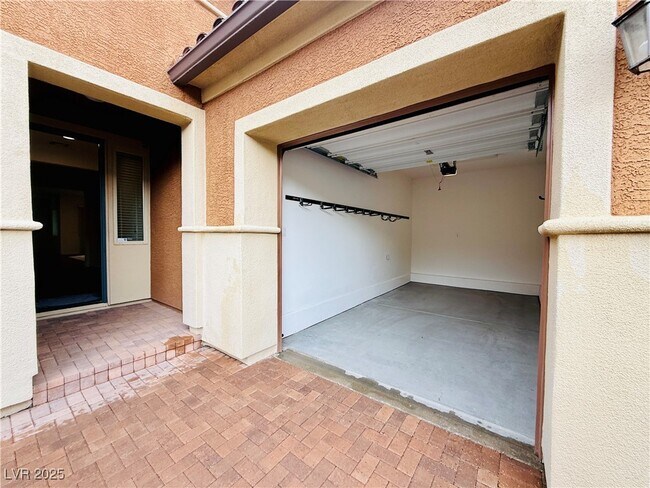 Foto del edificio - 285 Mandarin Hill Ln