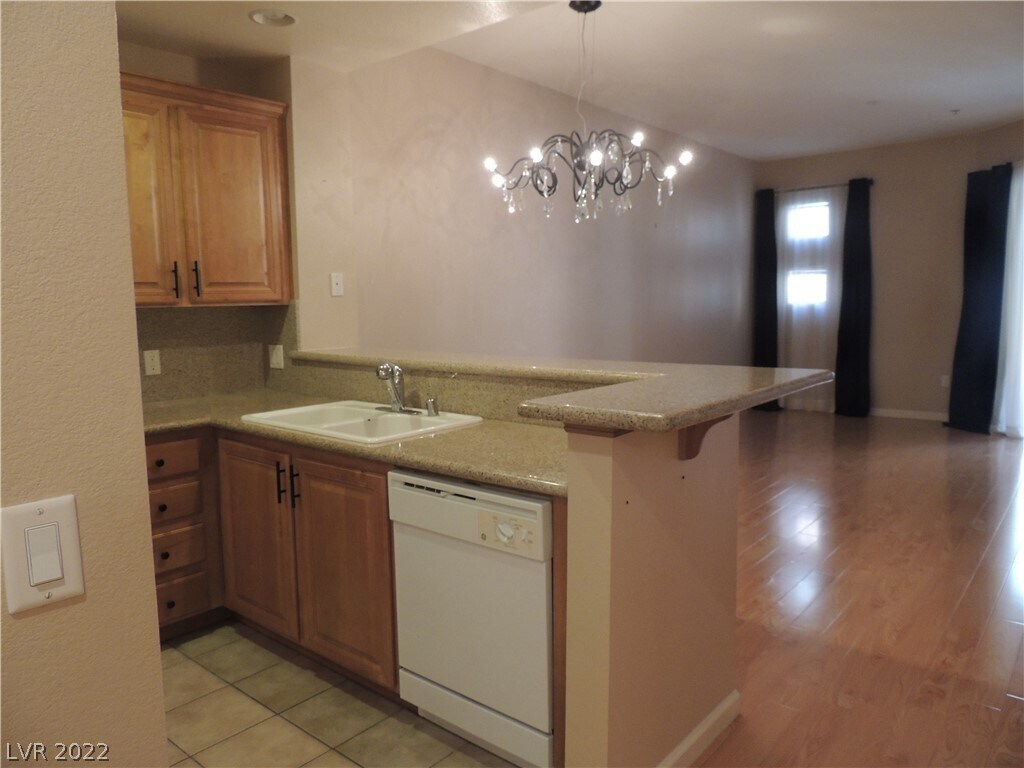 Primary Photo - 31 E Agate Ave