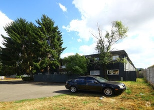 Building Photo - Sierra Meadows II