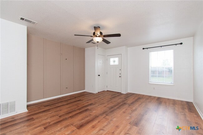 Building Photo - 1213 Fox Creek Dr
