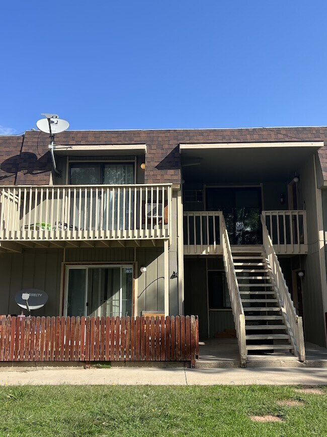 Building Photo - 806 Stone Mountain Dr