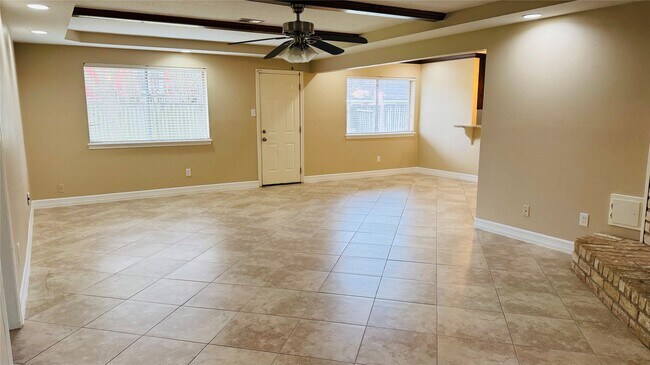 Foto del edificio - 3310 Glen Spring Dr