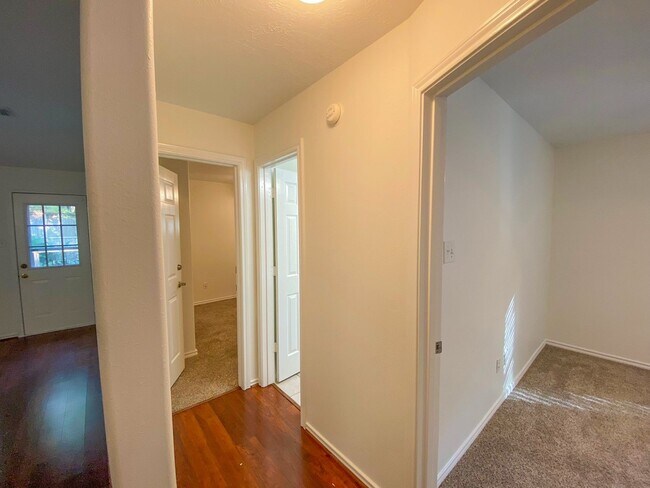 Building Photo - 54 N Queenscliff Cir