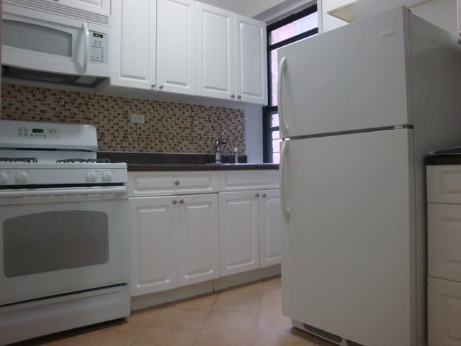 Building Photo - 36 Ellwood St