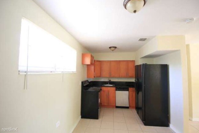 Building Photo - 3 br, 2 bath House - 2701 NW 11th Pl