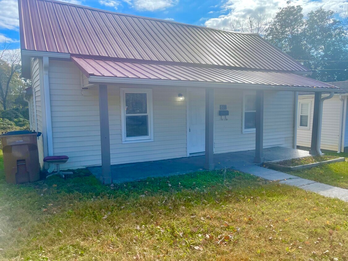 517 W Water St Ext, Lincolnton, NC 28092 House Rental in Lincolnton