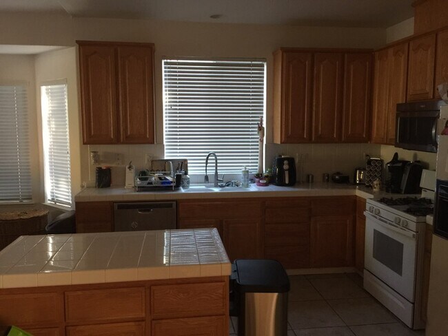 Building Photo - 1062 Woodcrest Ct