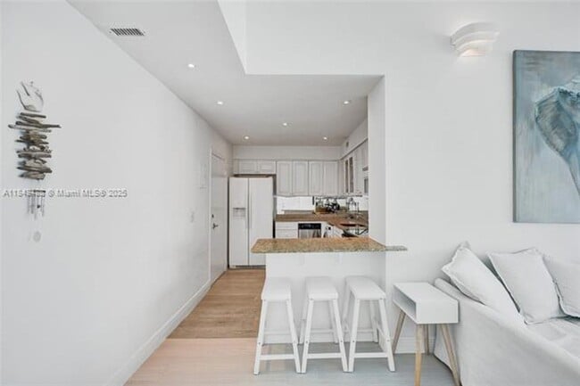 Building Photo - 6770 Indian Creek Dr
