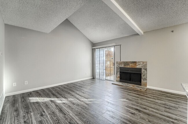 Foto del edificio - 12262 Colorado Blvd