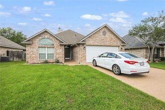 Building Photo - 335 Robelmont Dr