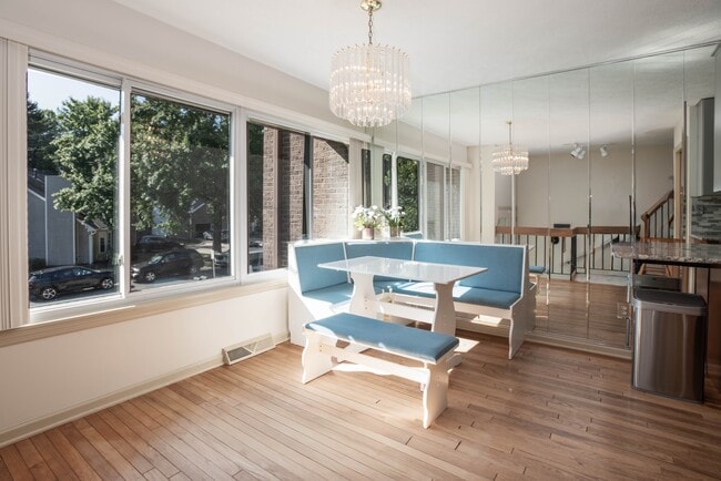 Building Photo - 804 Fairways Dr