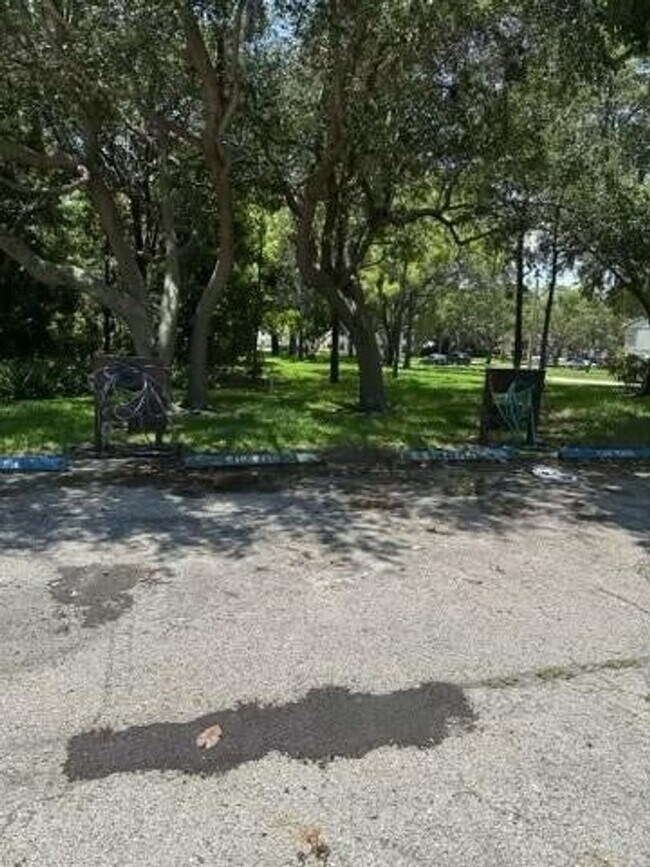 Foto del edificio - 406 Buttonwood Pl