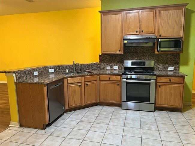 Building Photo - 402 Calvary Dr