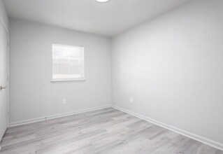 Interior Photo - Crestwood Gardens