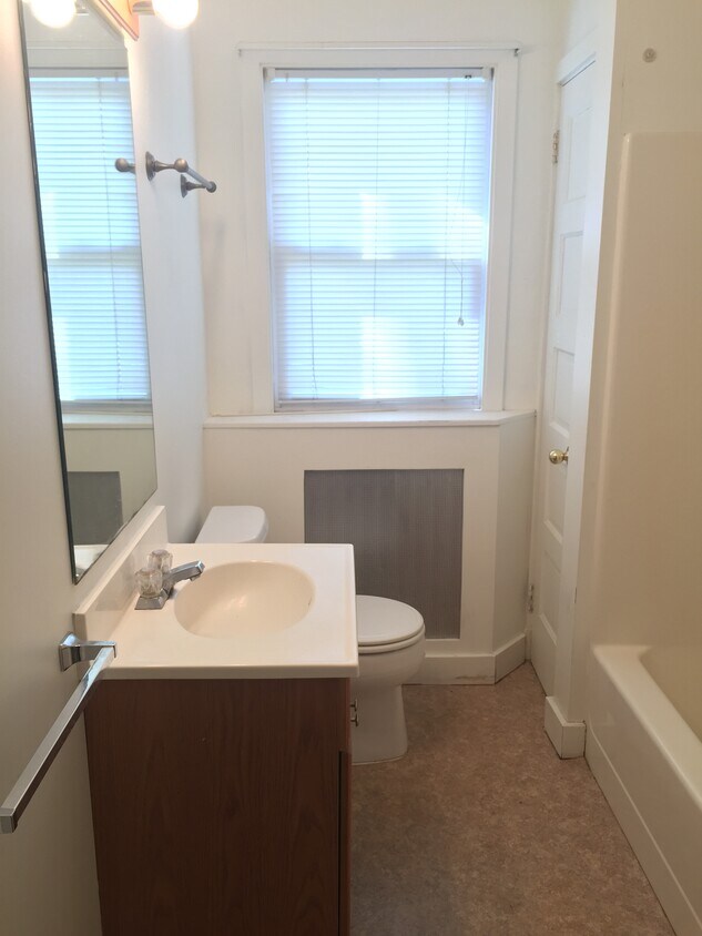 Full Bathroom - 203 East Patterson Avenue