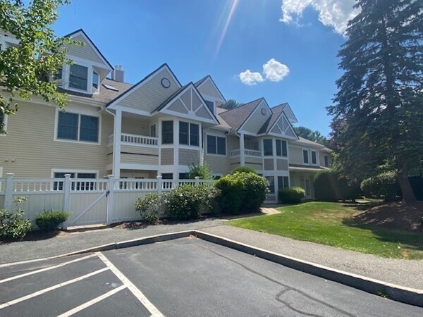 Foto principal - 663 Lowell St