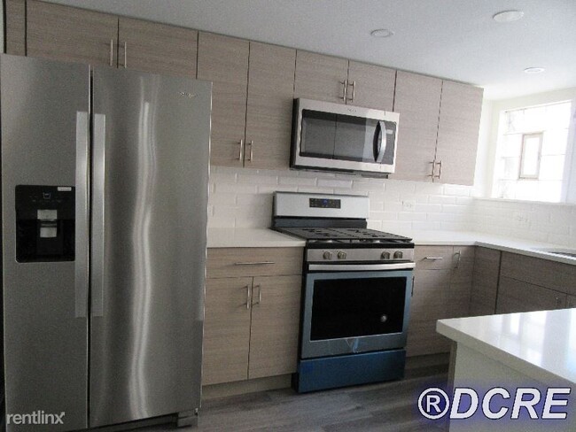 Foto del edificio - 5121 N Western Ave