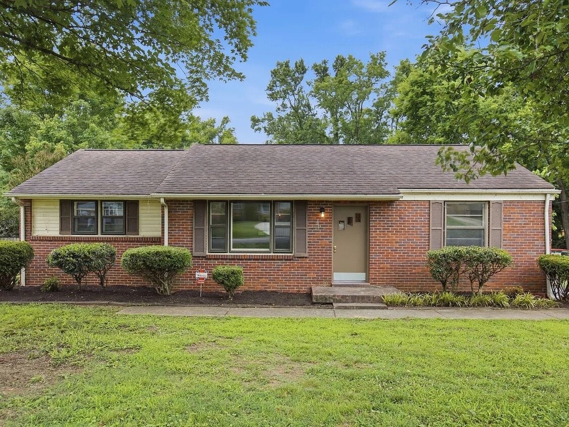 Photo - 2923 Dunmore Dr (Nashville, TN)