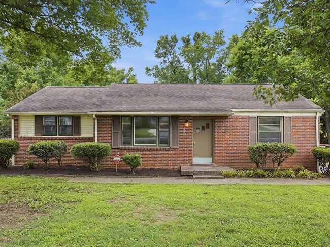 Building Photo - 2923 Dunmore Dr