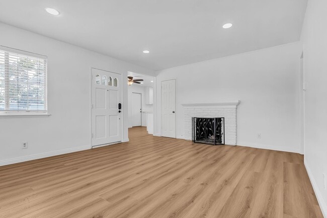 Building Photo - 2502 S Olive St