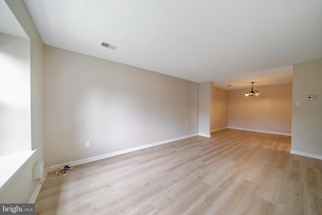 Building Photo - 249 Flagstone Rd