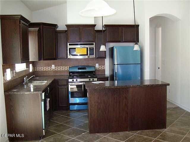 Foto del edificio - 3709 Loma Brisa Dr