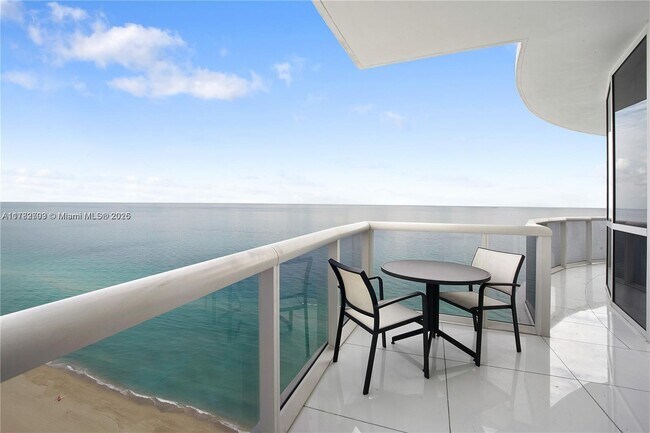 Foto del edificio - 18101 Collins Ave