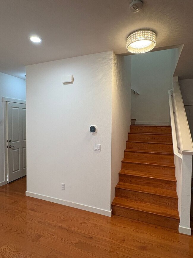 Building Photo - Great Auburn home with 3 bed 2.5 bath and 2 car garage